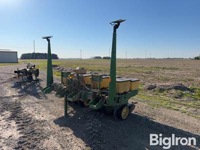 John Deere 7100 4R30 Planter