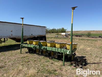 John Deere 7100 6R30" Planter
