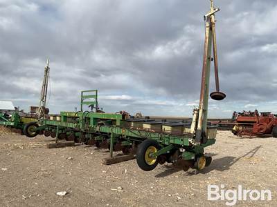 John Deere 7100 12R30 Planter