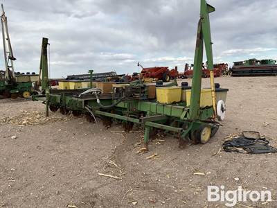 John Deere 7100 8R30 Planter