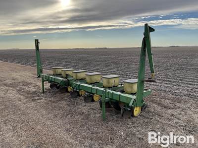 John Deere 7100 6R36 Planter