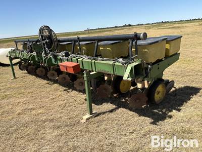 John Deere 7100 8R30" Planter