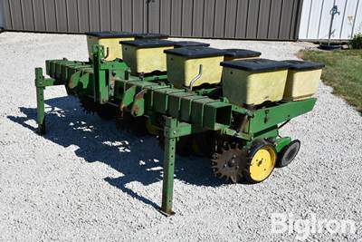 John Deere 7100 4R30 Planter