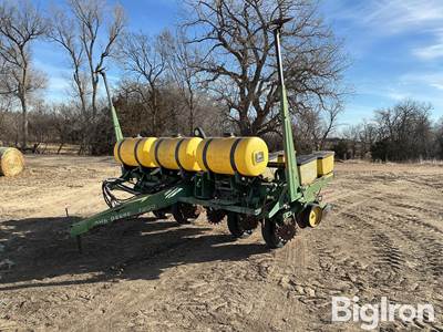 John Deere 7200 Planter