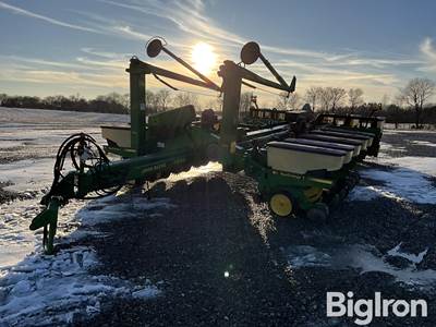 John Deere 7200 Vacuum Planter