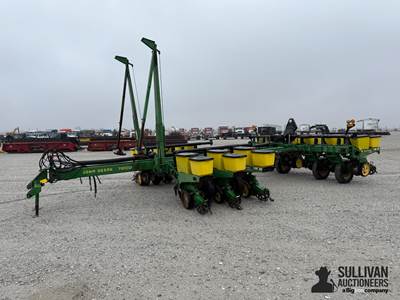 John Deere 7200 12R30 Planter