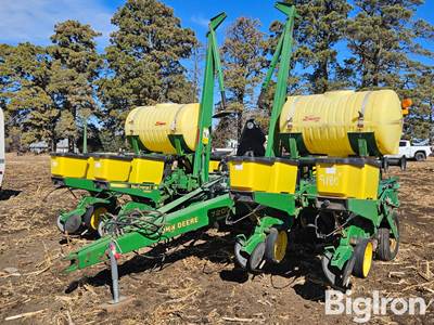 John Deere 7200 8R36 MaxEmerge 2 Vacumeter Planter