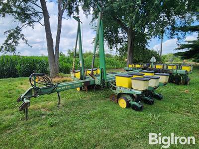 1992 John Deere 7200 12R30" MaxEmerge 2
