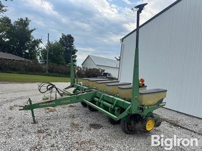 john deere 7200 6R30” pull type planter