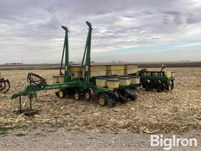 John Deere 7200 Planter