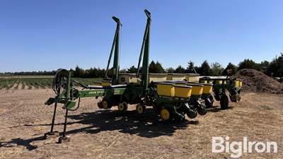 John Deere 7200 Conservation MaxEmerge2 Vacumeter 12R30 Planter