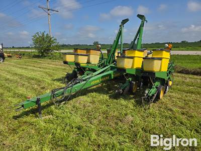 John Deere 7200 Max Emerge 2 Planter
