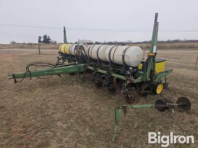 John Deere 7200 MaxEmerge 2 8-Row 30 Inch
