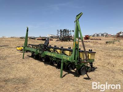 John Deere 7300 8R30" MaxEmerge Planter