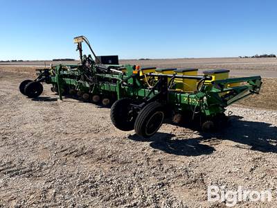 John Deere 7300 MaxEmerge 2 Planter