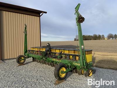 John Deere 7300 MaxEmerge 15R15 Planter