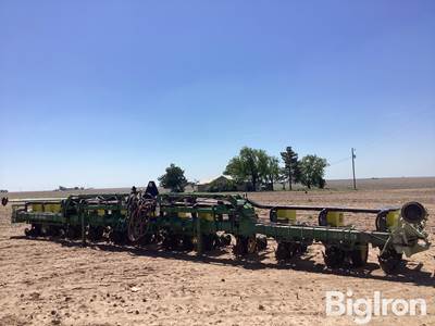 John Deere 7300 MaxEmerge II 12R40 Planter