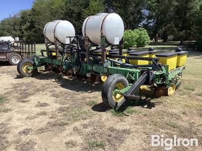 John Deere 7300 MaxEmerge2 VacuMeter 8R30 Planter
