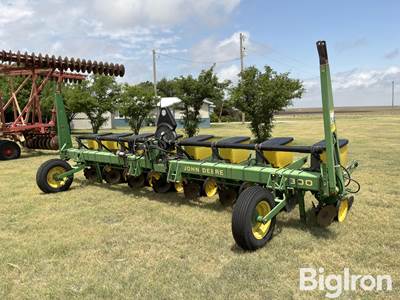 John Deere 7300A MaxEmerge 2 8R30" Planter