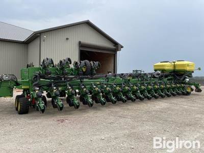 2022 John Deere DB120 Planter