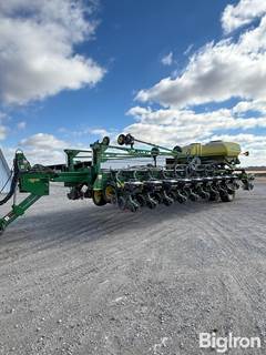 2009 John Deere DB44 CCS 24R30" Planter