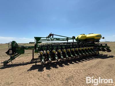 2007 John Deere DB60 CCS 36R20" Planter