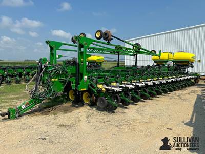 2013 John Deere DB90 36R30" Planter