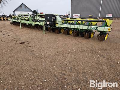 John Deere Max Emerge 2 16R30 Stack Fold Precision Planter