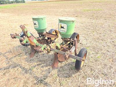John Deere 2 Row Lister Planter