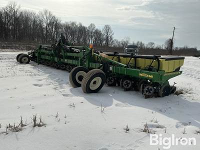John Deere Planter 16R30”