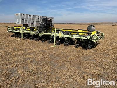 John Deere 12R30" Planter