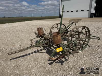 John Deere 2R40 Planter