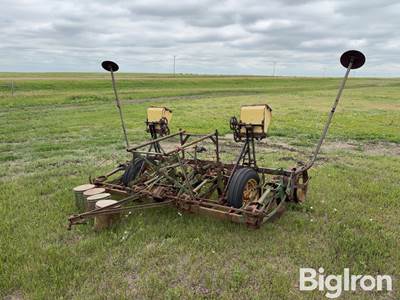 John Deere 4R30 Planter
