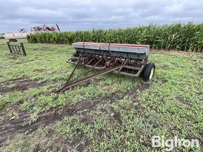 John Deere 10’8” 16 Row Planter