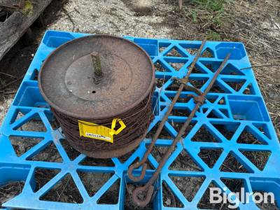 John Deere Knotted Planter Wire & 2 Stakes