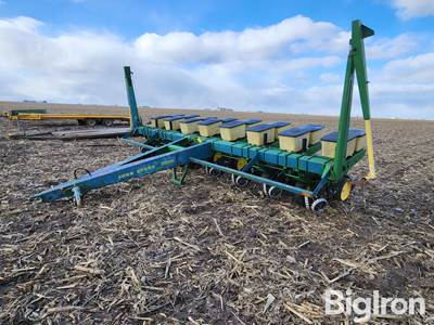 John Deere P7000 8R30" Planter