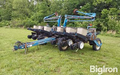 Kinze 2200 12R30" Row Crop Planter
