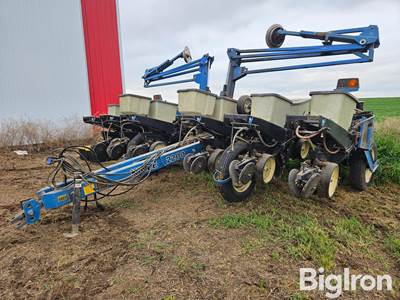 1993 Kinze 2200 Econo-Fold 12R30 Planter