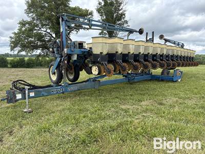 1995 Kinze 2600 Split Row Planter