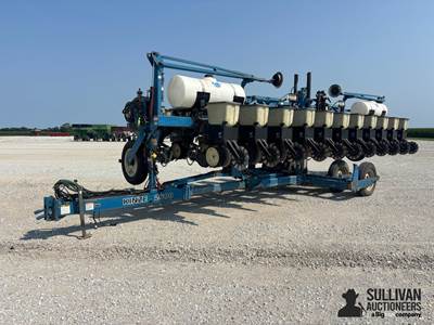 Kinze 2600 12/23 Planter