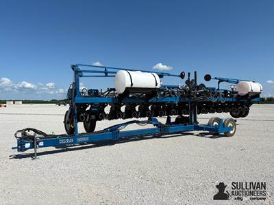 1995 Kinze 2600 16R30 Planter