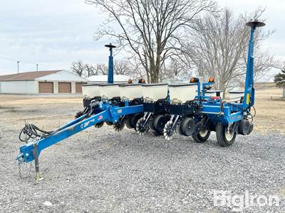 2018 Kinze 3000 Double Frame 6/11 Planter