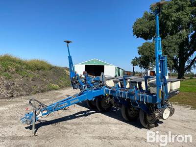 Kinze 3000 6R30 Planter