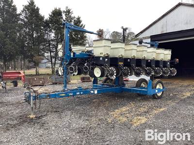 2010 Kinze 3500 8/15 Planter