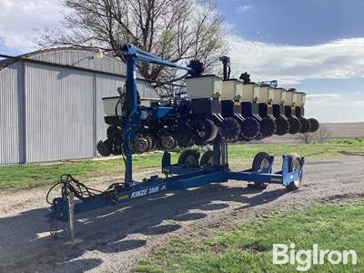 2024 Kinze 3505 8/15 Planter w/ Ag Leader Row Shut-offs