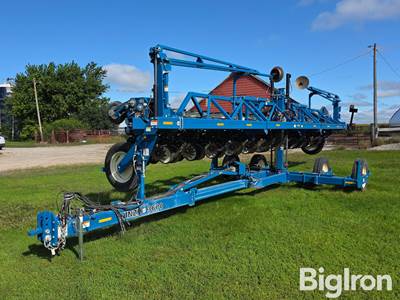 Kinze 3600 12R36" Center Pivot Planter