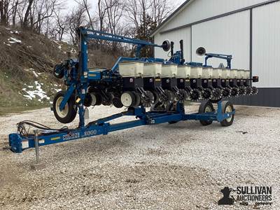 2004 Kinze 3600 12/23 Planter