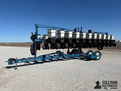 2002 Kinze 3600 12/23 Planter
