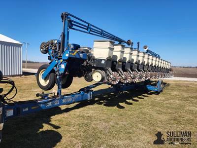 2003 Kinze 3600 16/31 Planter
