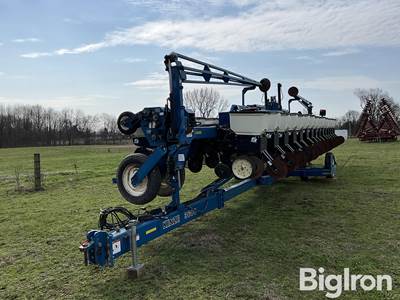Kinze 3600 16R30 Planter